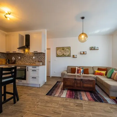 Charming And Tranquil Kastel Gomilica With Balcony And Patio - Three Bedroom * Каштела