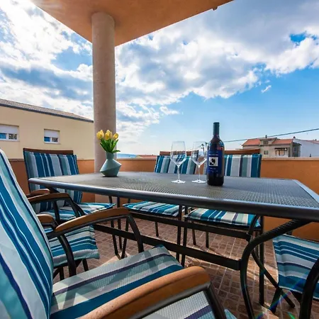 Charming And Tranquil Kastel Gomilica With Balcony And Patio - Three Bedroom * Каштела